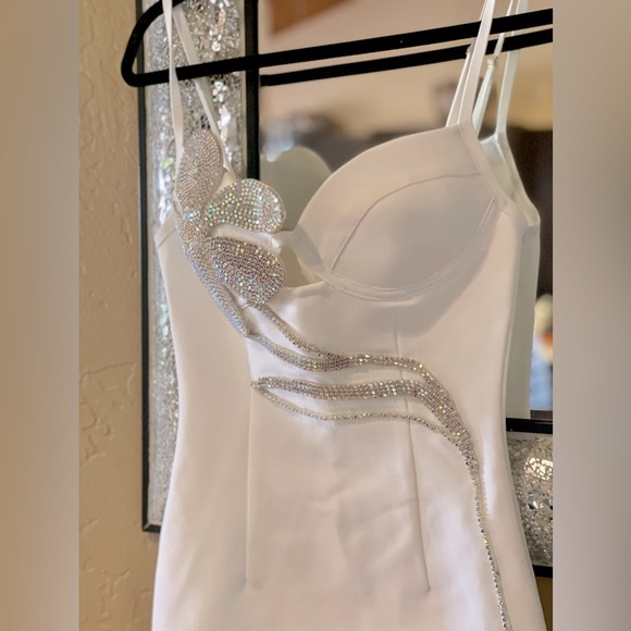 White Floral Appliqué Cutout Minidress in Diamond Blanc Designer Lux Par… - Picture 7 of 8